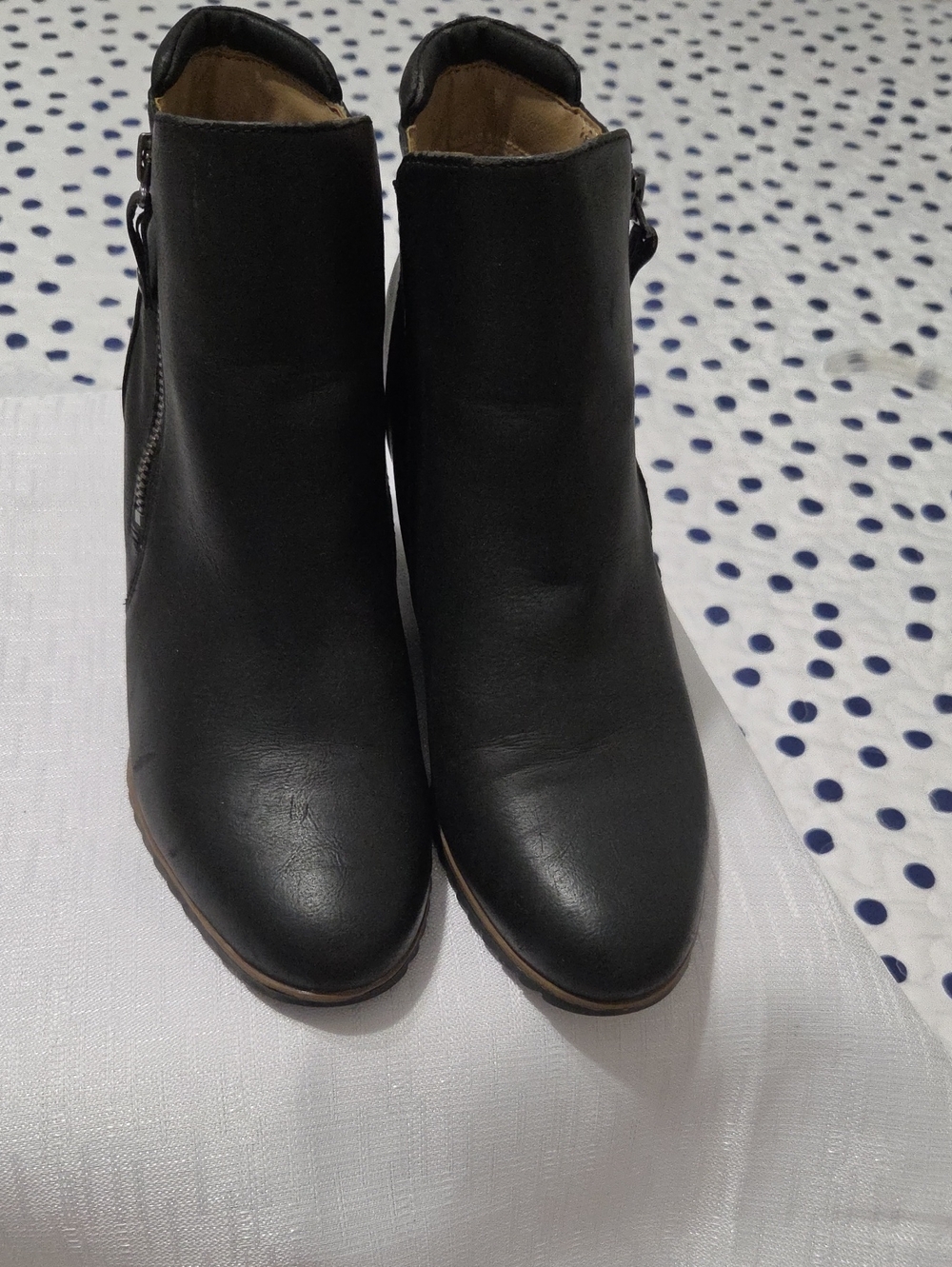 Naturalizer Black Leather Ankle Booties with Side Zip